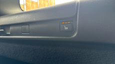 Land Rover Discovery 3.0 D300 Dynamic SE 5dr Auto Diesel Station Wagon